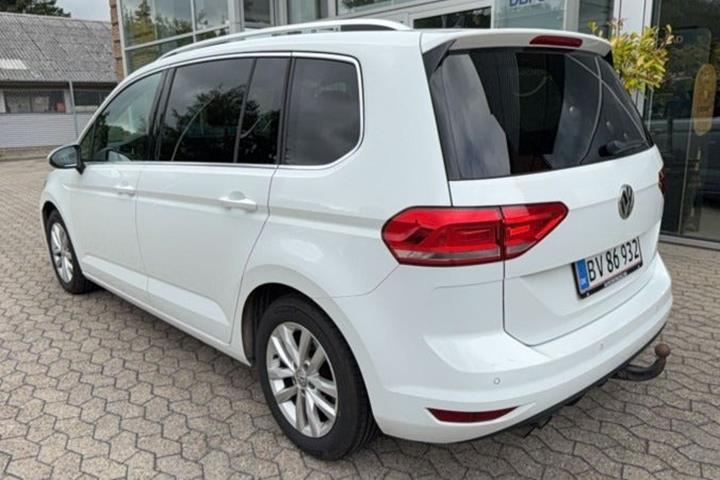 Hvid VW Touran fra 2016