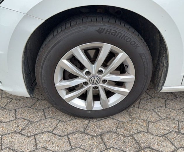 Hvid VW Touran fra 2016