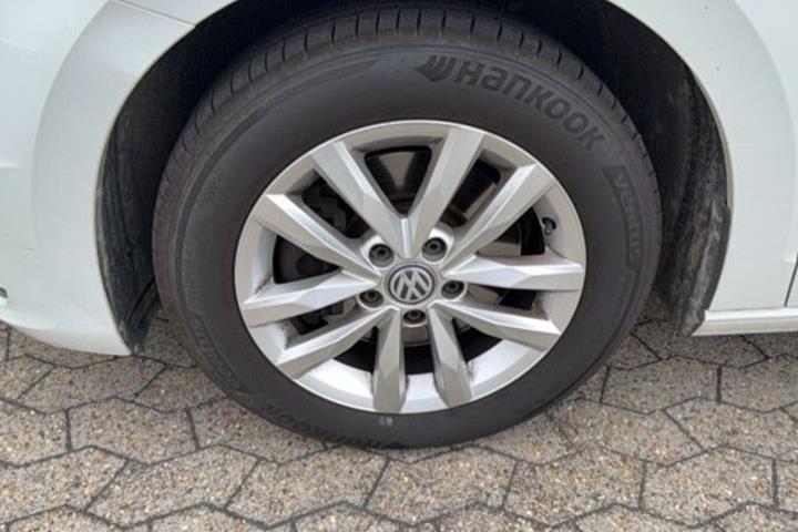 Hvid VW Touran fra 2016