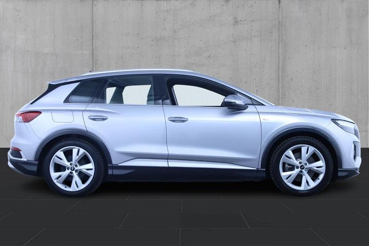 Sølv Audi Q4 e-tron fra 2021