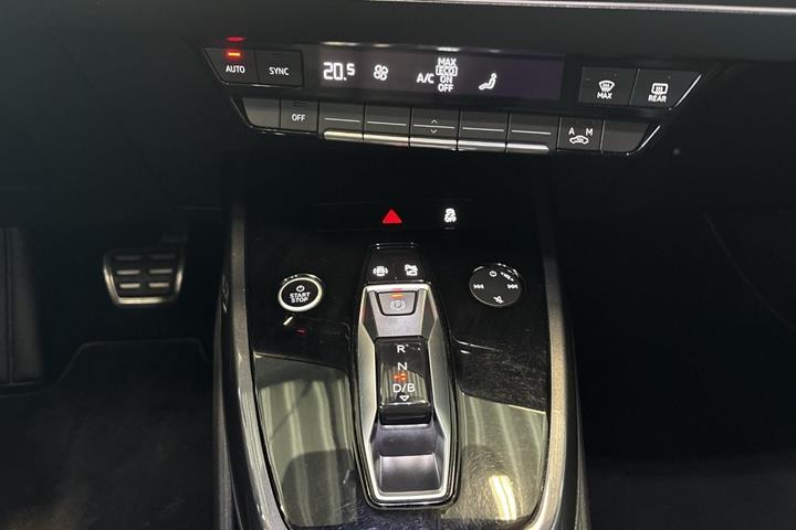 Sølv Audi Q4 e-tron fra 2021