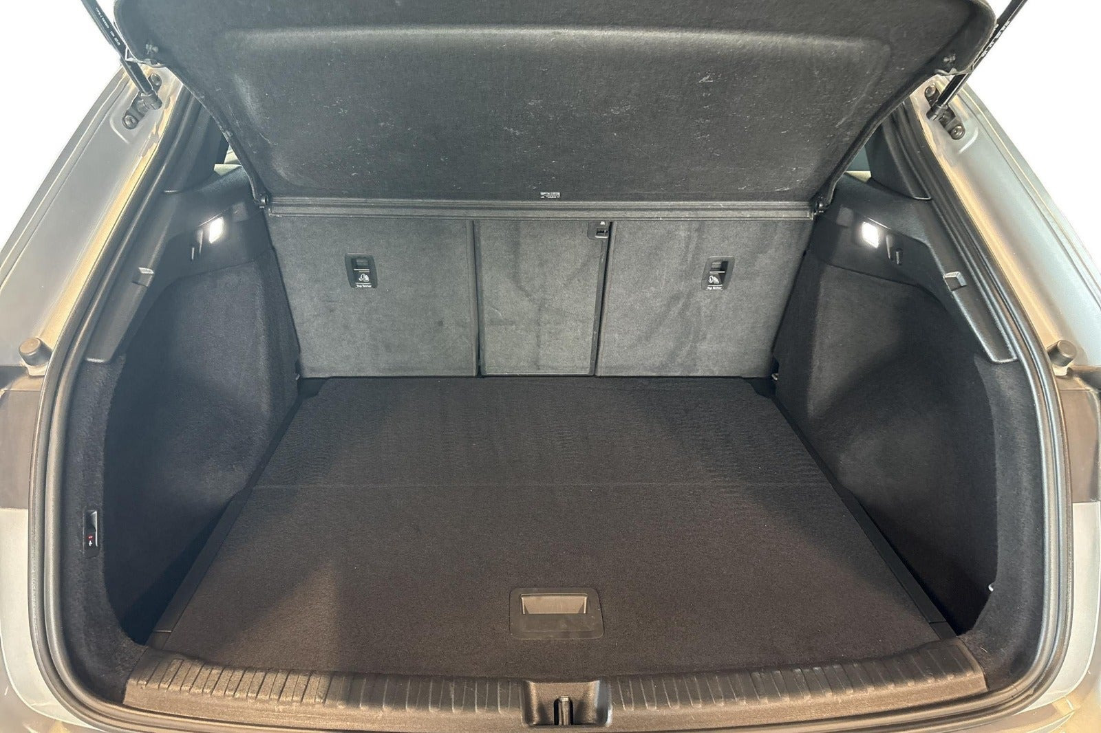 Sølv Audi Q4 e-tron fra 2021