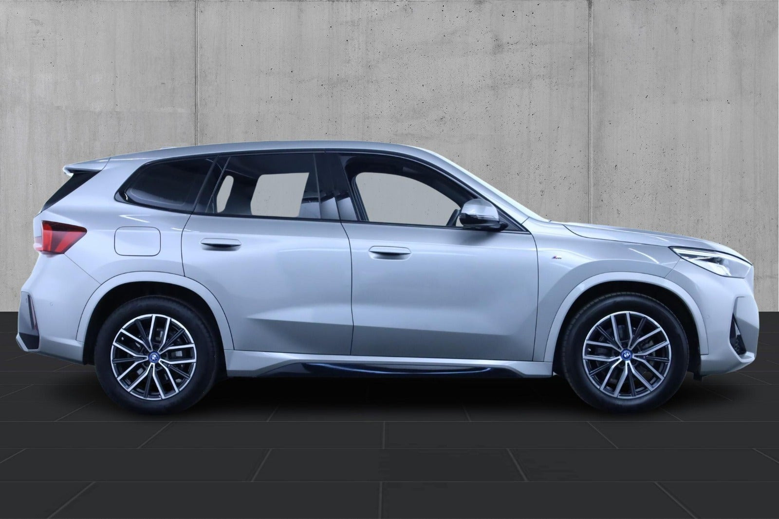 Sølv BMW iX1 fra 2024