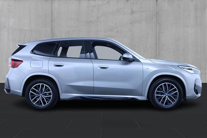 Sølv BMW iX1 fra 2024