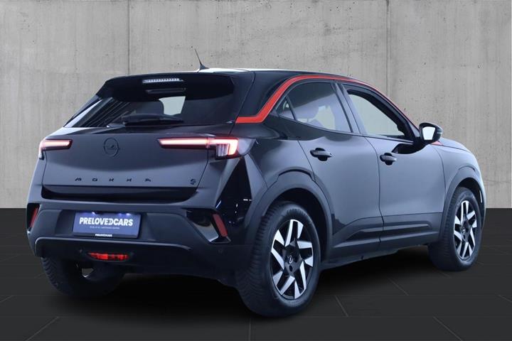 Sort Opel Mokka-e fra 2022