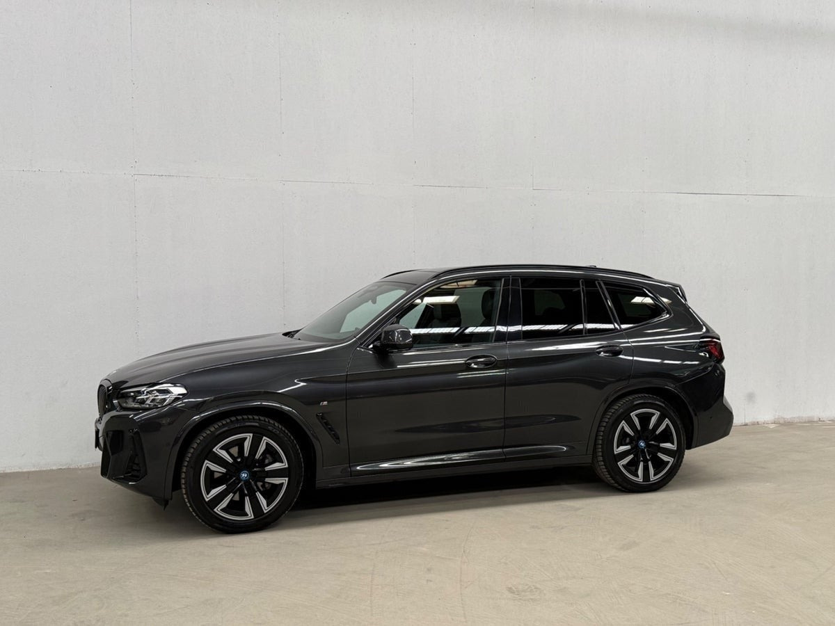 Sort BMW iX3 fra 2022