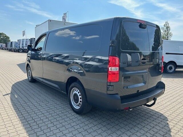 Grå Peugeot Expert fra 2024