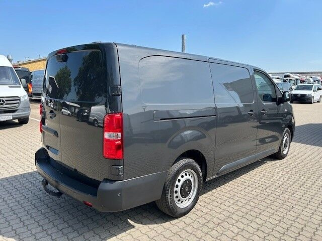 Grå Peugeot Expert fra 2024