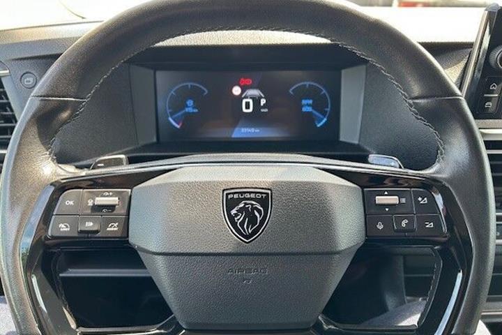 Grå Peugeot Expert fra 2024