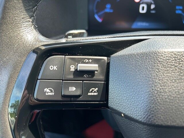 Grå Peugeot Expert fra 2024