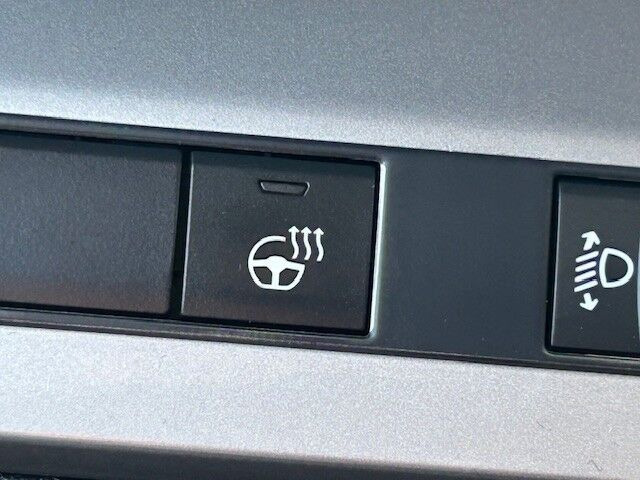 Grå Peugeot Expert fra 2024
