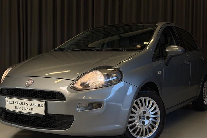 Grå Fiat Punto fra 2012