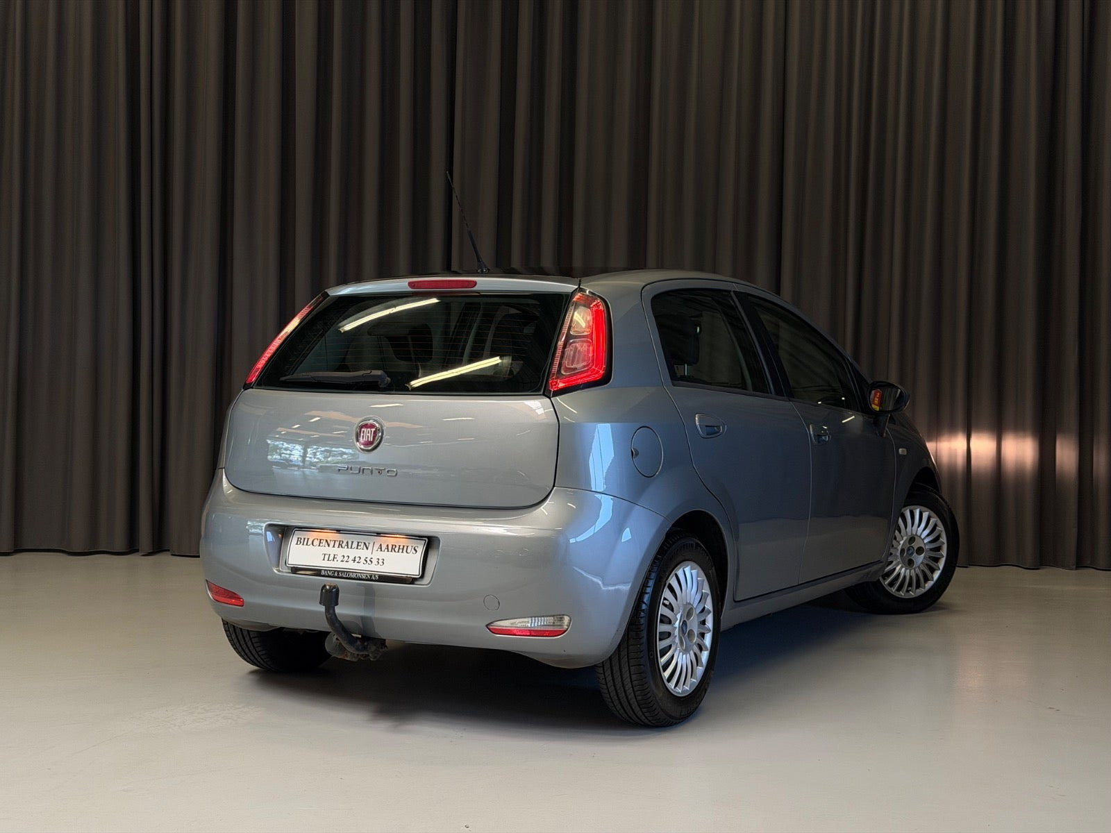 Grå Fiat Punto fra 2012