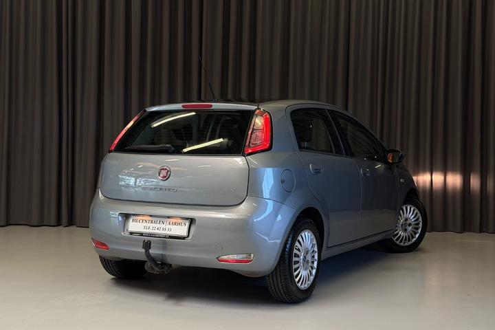 Grå Fiat Punto fra 2012