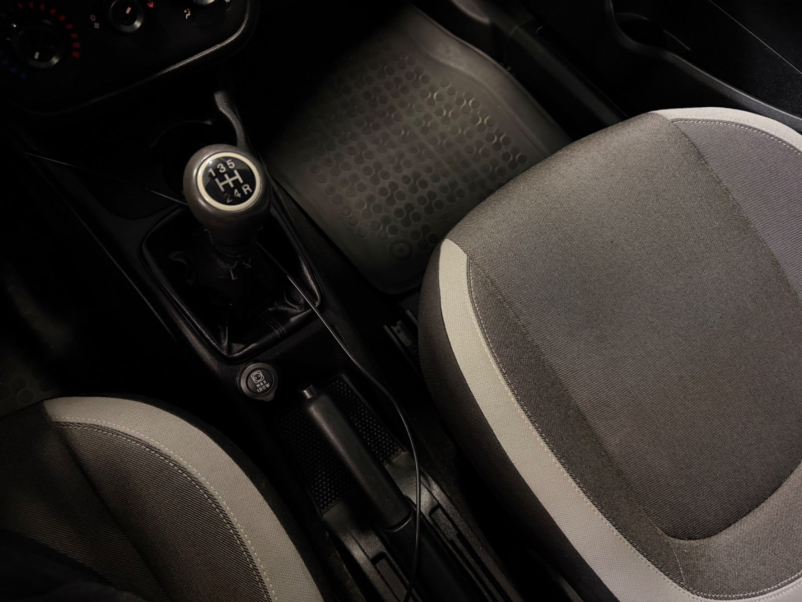 Grå Fiat Punto fra 2012
