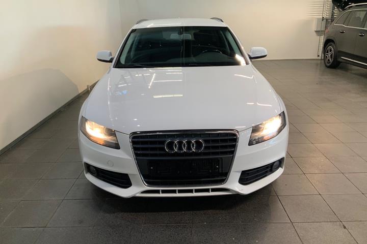 Hvid Audi A4 fra 2011