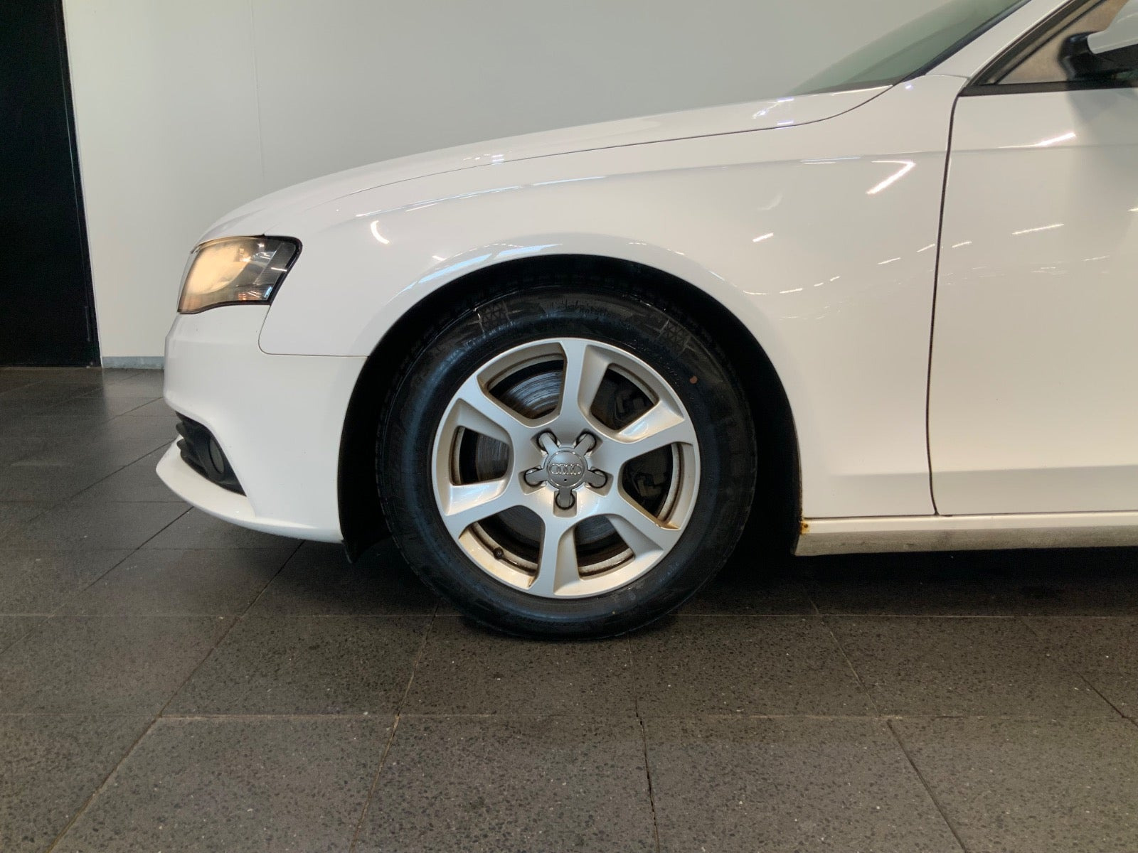 Hvid Audi A4 fra 2011