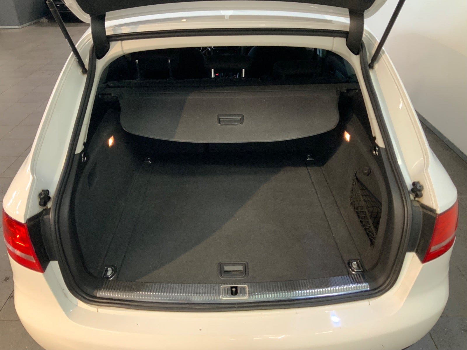 Hvid Audi A4 fra 2011