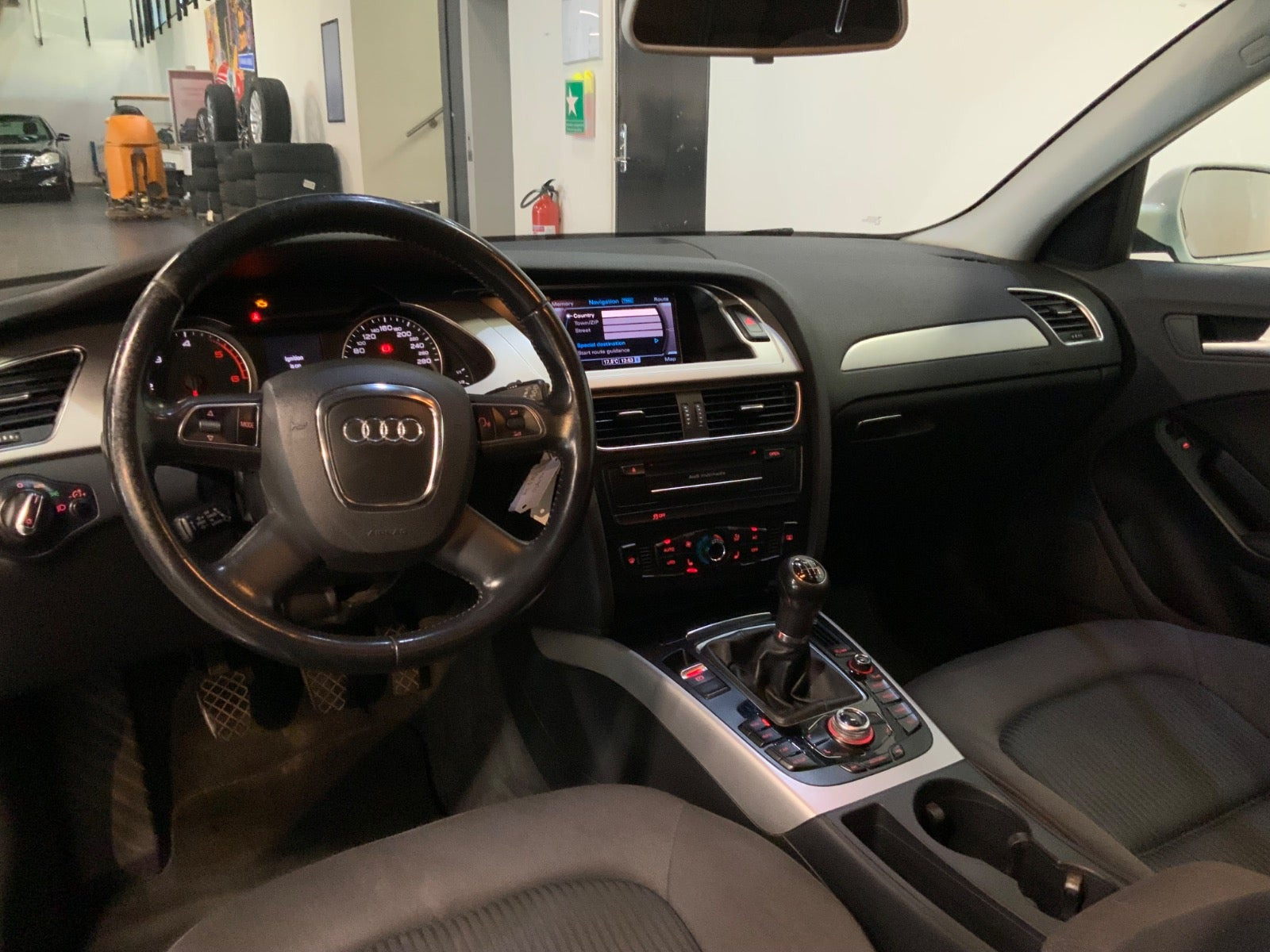 Hvid Audi A4 fra 2011