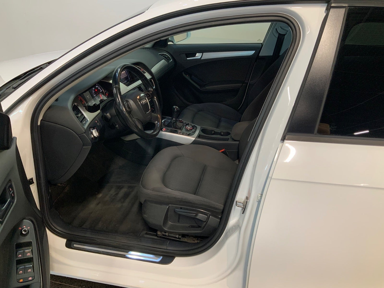 Hvid Audi A4 fra 2011