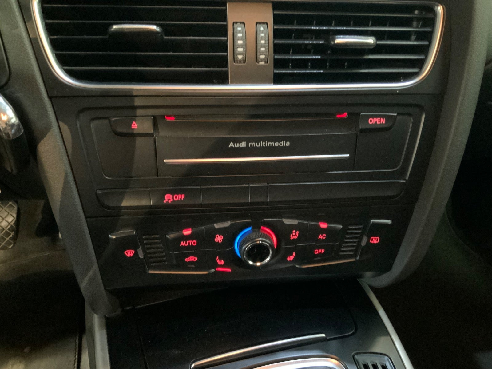 Hvid Audi A4 fra 2011