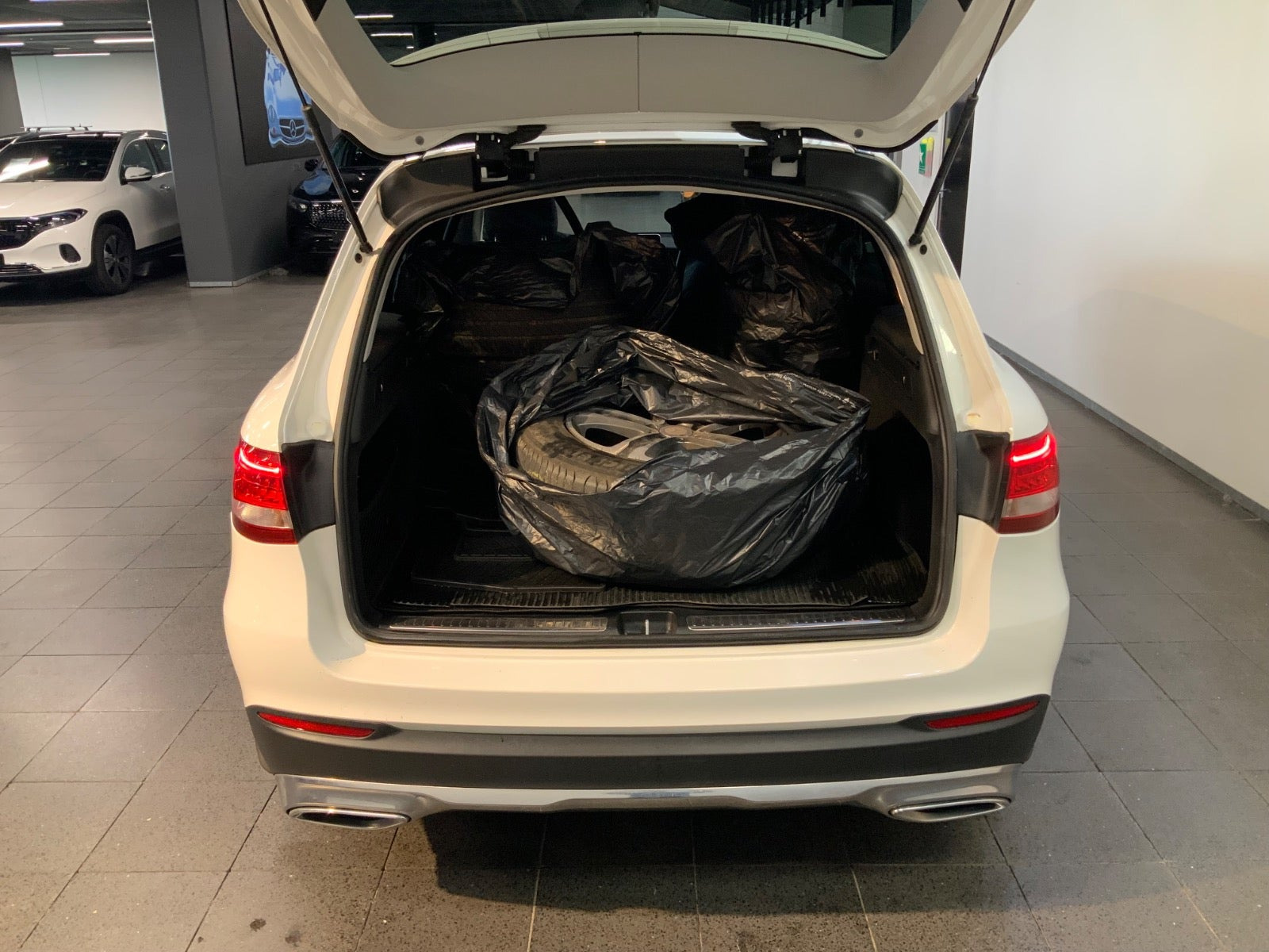 Hvid Mercedes GLC220 d fra 2017