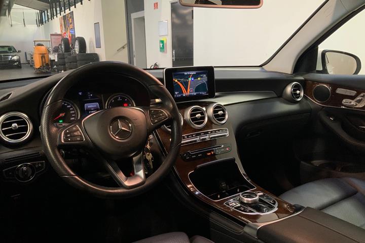 Hvid Mercedes GLC220 d fra 2017