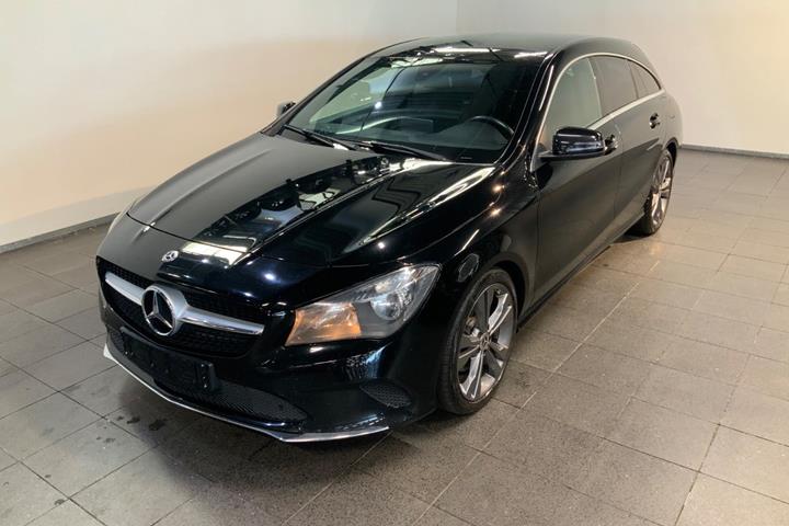 Sort Mercedes CLA200 d fra 2018 set udefra