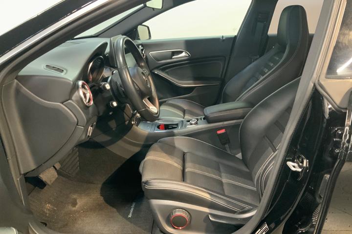 Sort Mercedes CLA200 d fra 2018