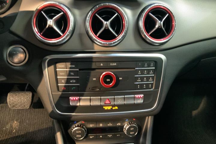 Sort Mercedes CLA200 d fra 2018
