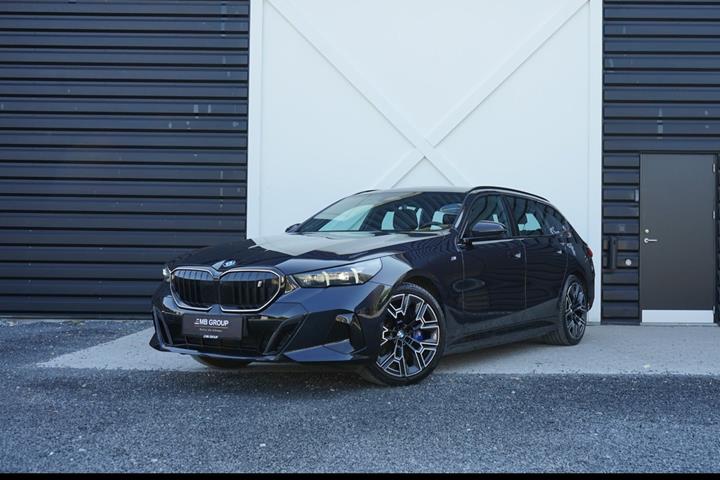 Blå BMW i5 fra 2025