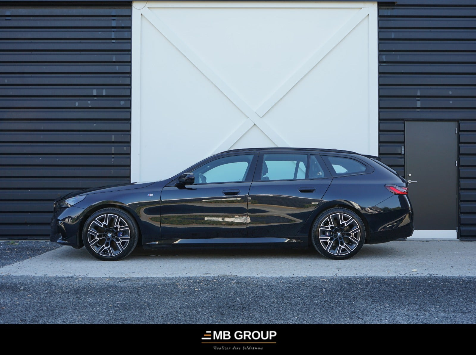 Blå BMW i5 fra 2025