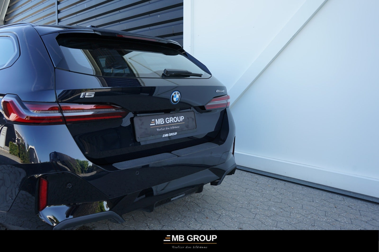 Blå BMW i5 fra 2025