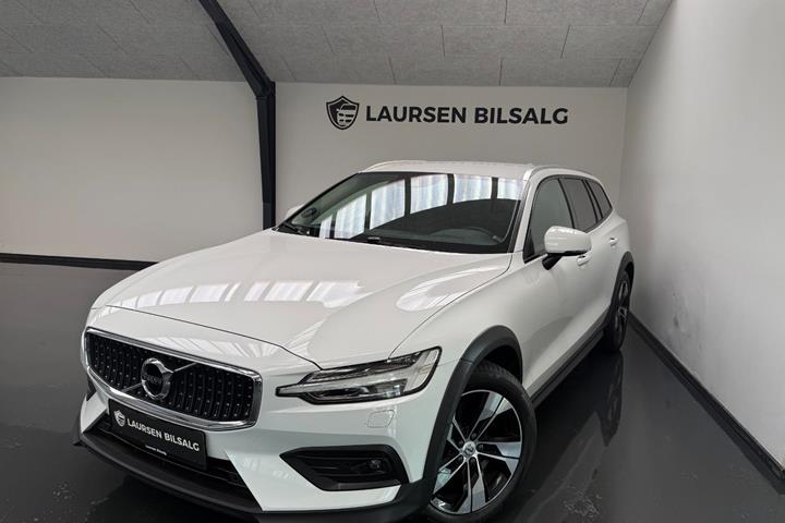Hvid Volvo V60 CC fra 2020
