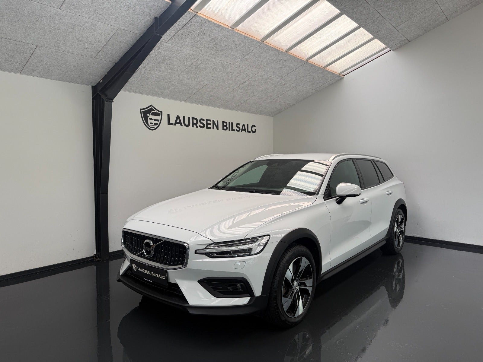 Hvid Volvo V60 CC fra 2020