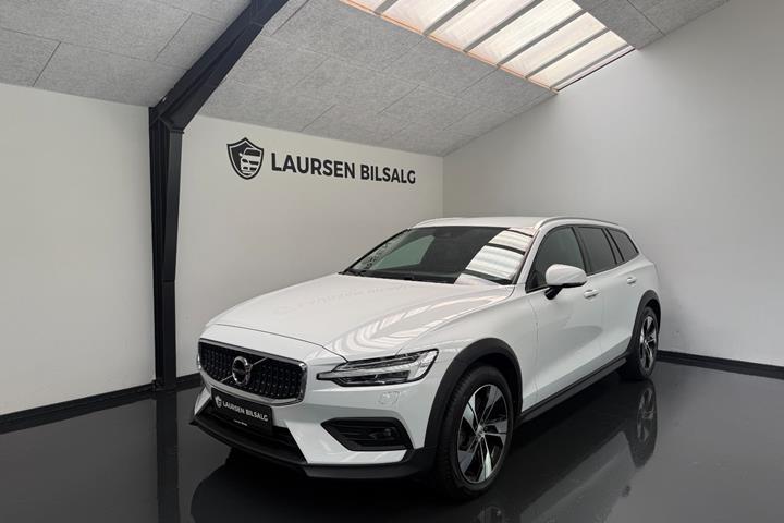Hvid Volvo V60 CC fra 2020