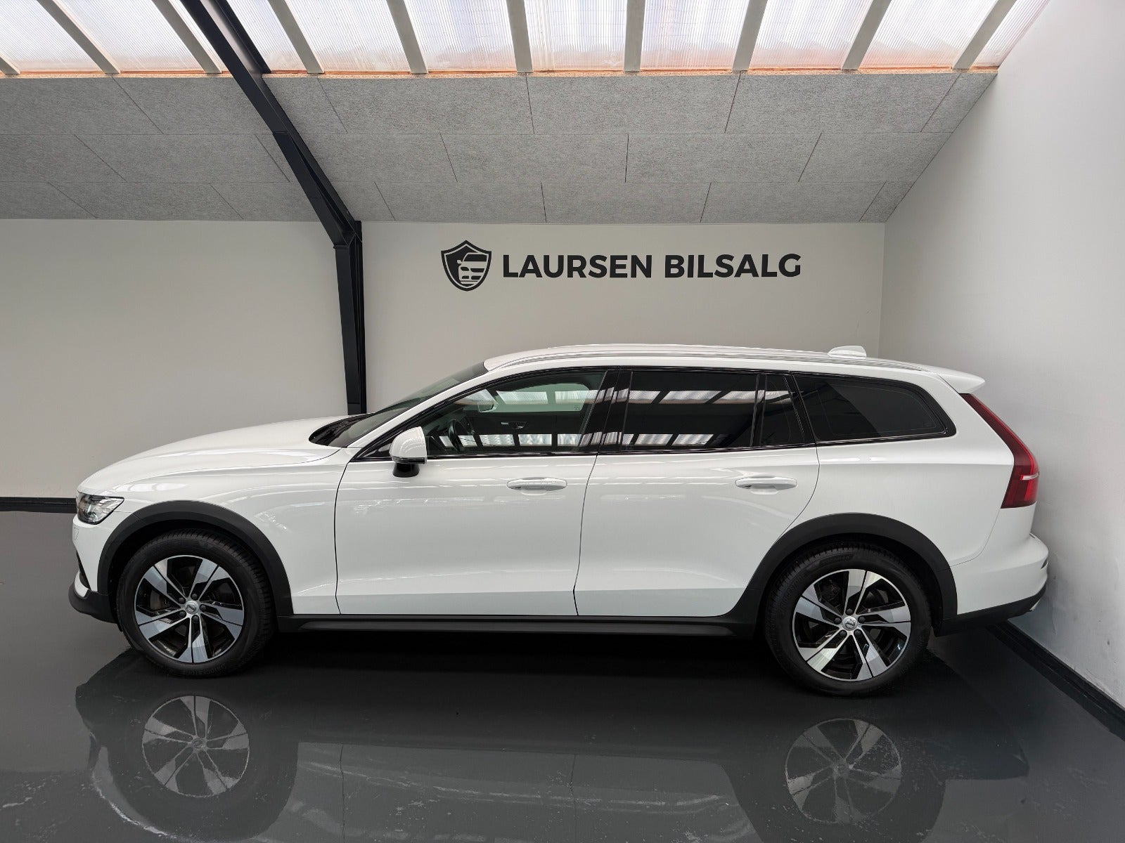 Hvid Volvo V60 CC fra 2020