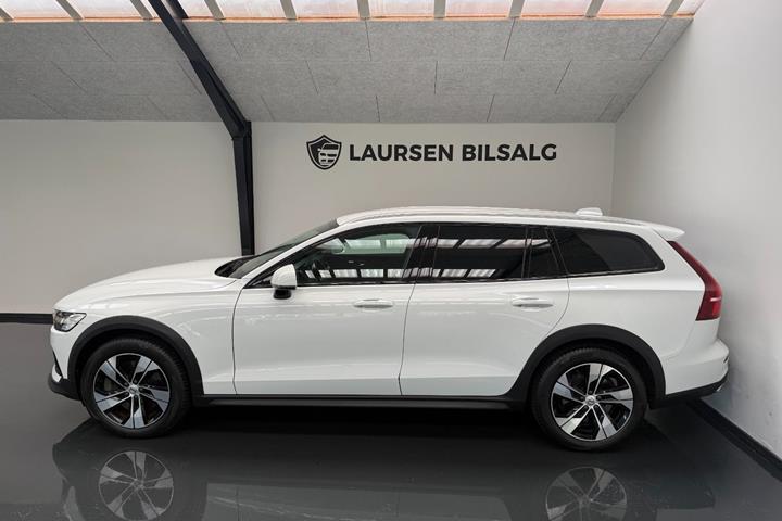 Hvid Volvo V60 CC fra 2020