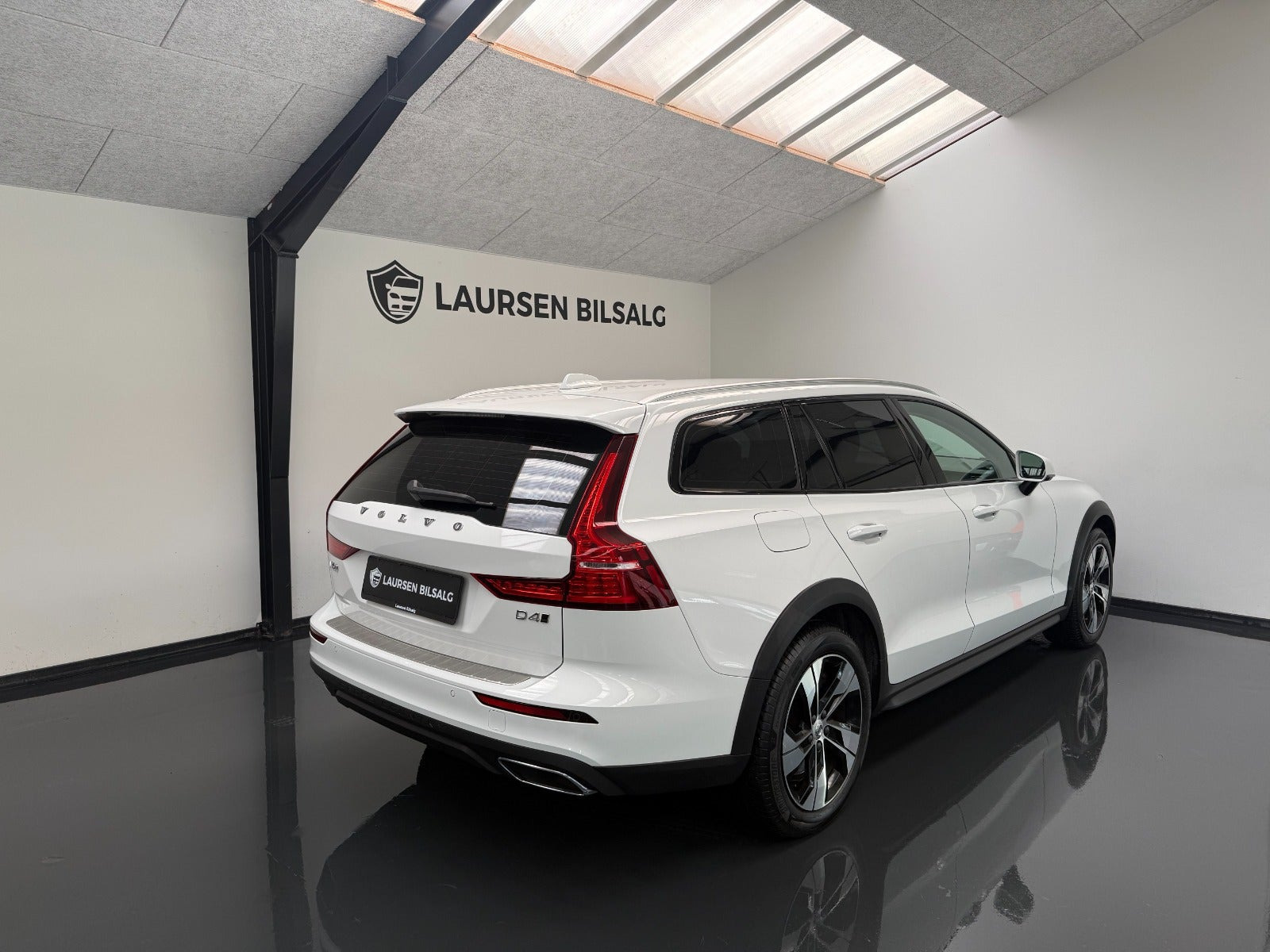 Hvid Volvo V60 CC fra 2020