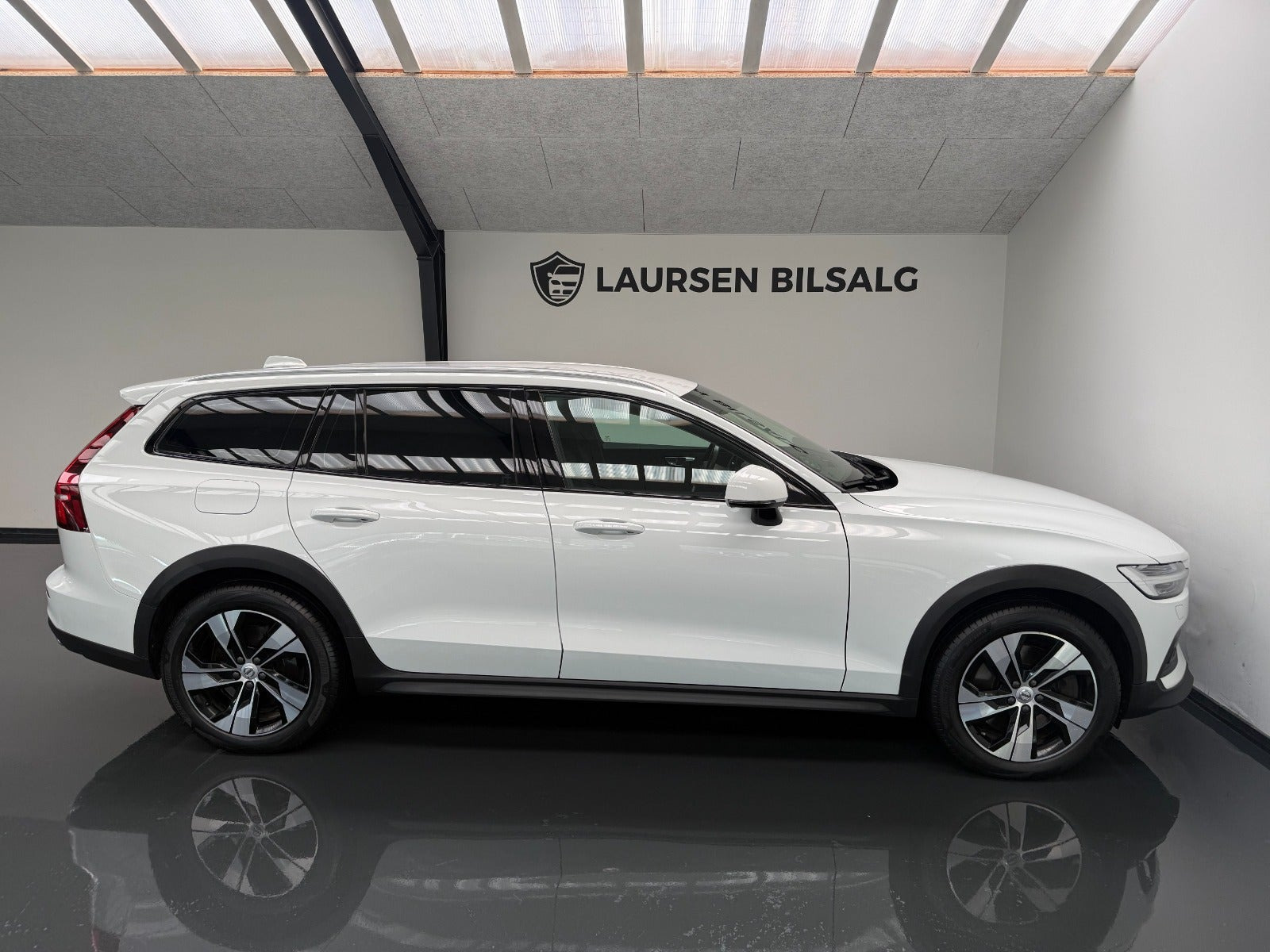 Hvid Volvo V60 CC fra 2020