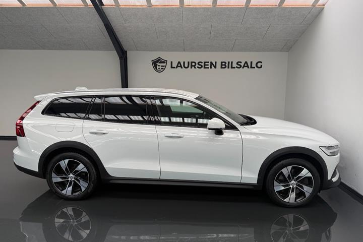 Hvid Volvo V60 CC fra 2020