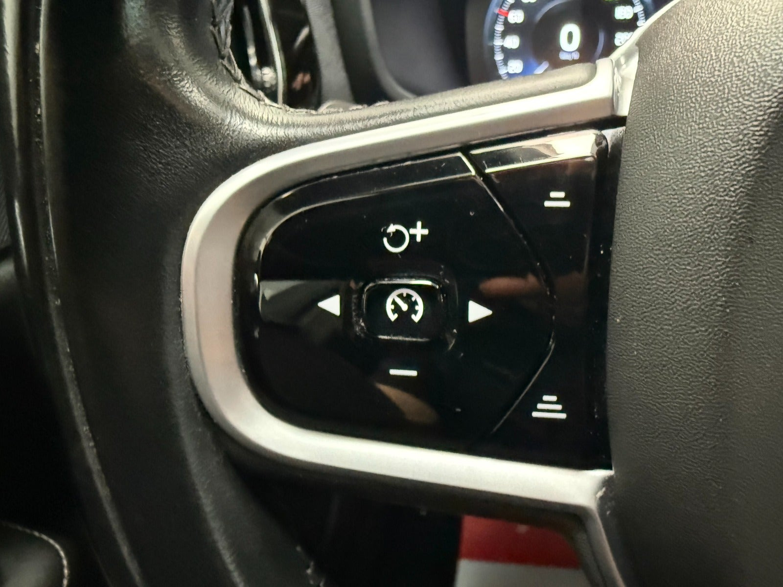 Hvid Volvo V60 CC fra 2020