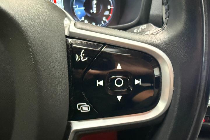 Hvid Volvo V60 CC fra 2020