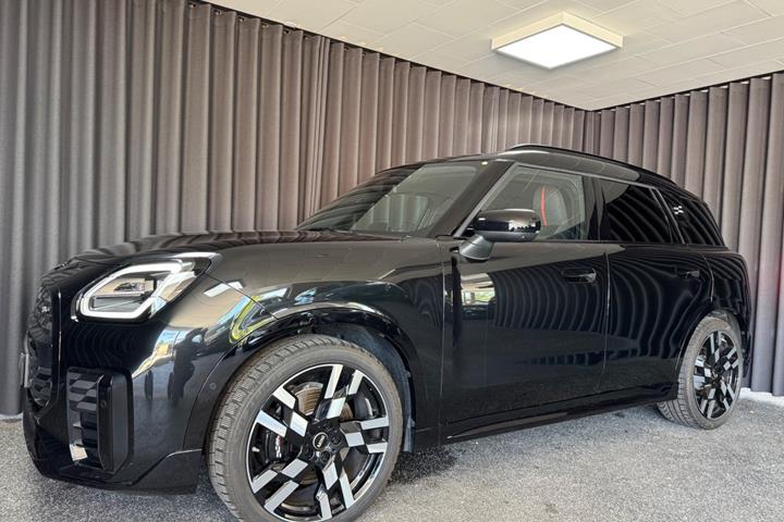 Sort Mini Countryman E fra 2025