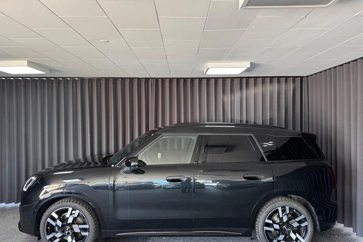 Sort Mini Countryman E fra 2025