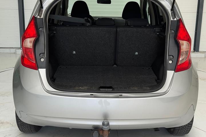Sølv Nissan Note fra 2015