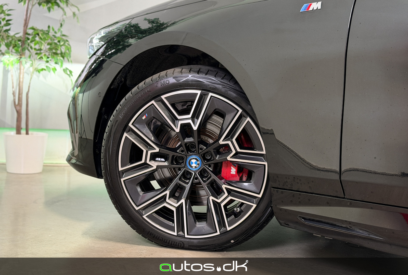 Sort BMW i5 fra 2025