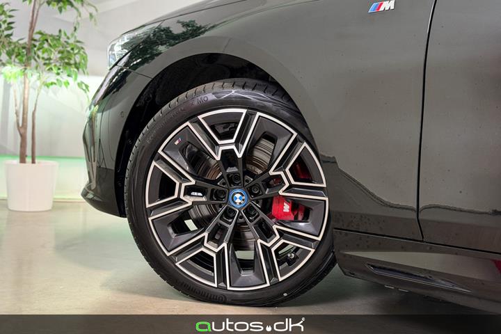 Sort BMW i5 fra 2025