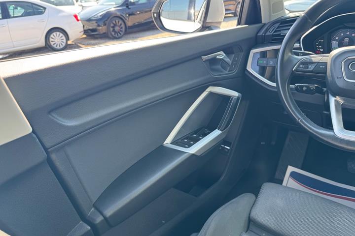 Hvid Audi Q3 fra 2021