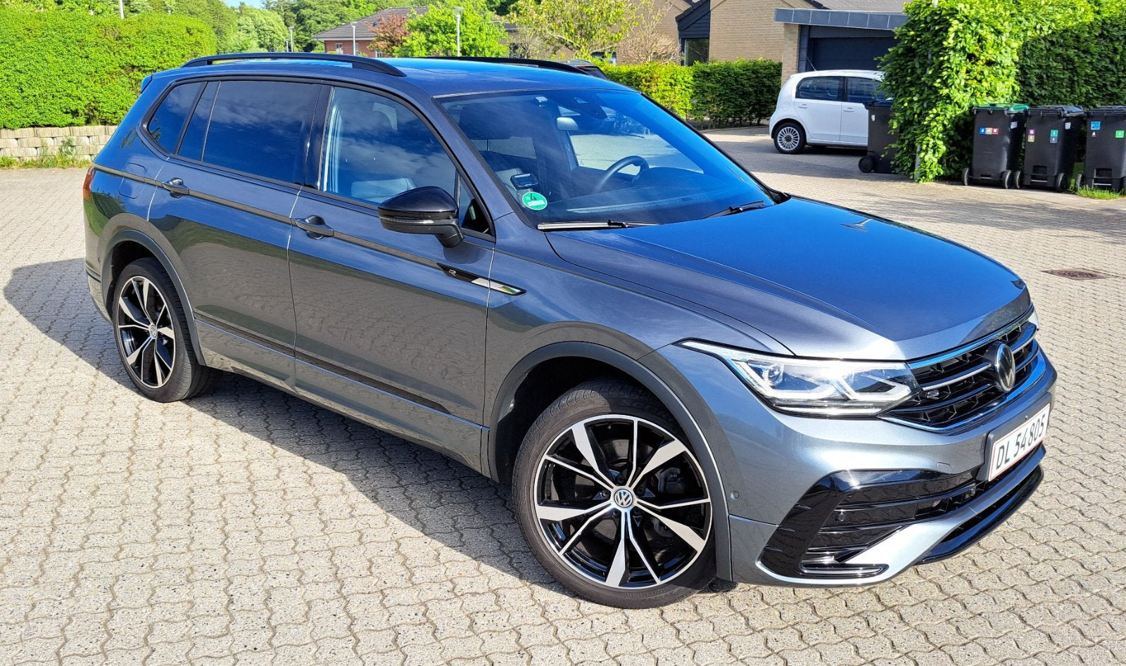 Grå VW Tiguan Allspace fra 2022
